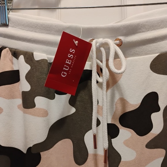 NWT Guess Camo Sweatpant Joggers Stretchy Warm Pink White Gray Size L - Picture 7 of 7